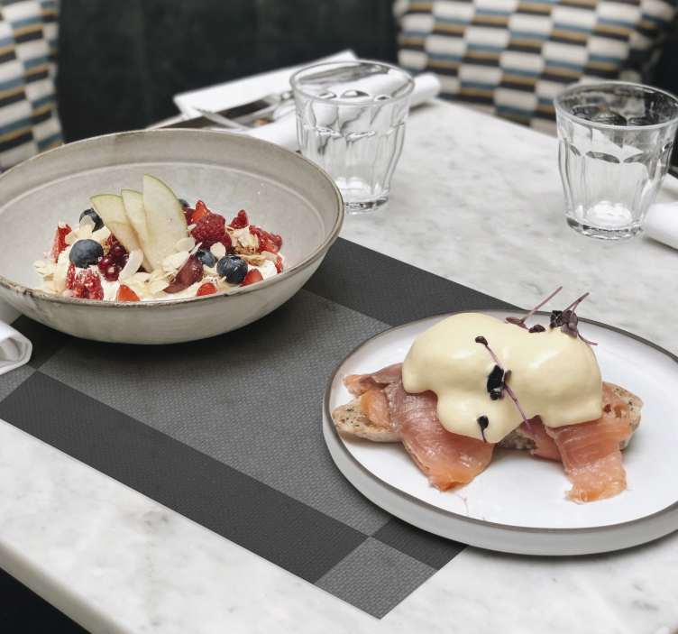 灰色の背景エレガントなスタイルのエレガントなランチョンマット - TENSTICKERS