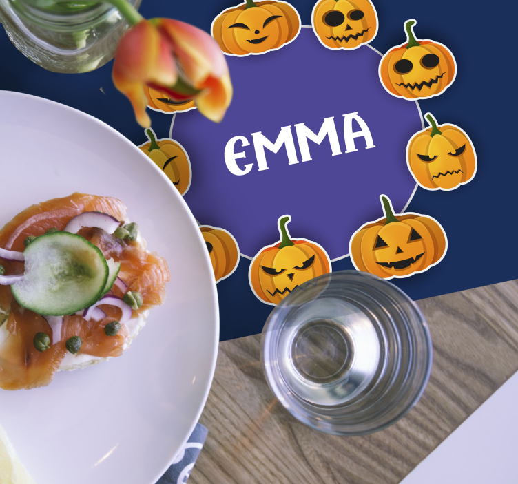 カップキン付きパーソナライズランチョンマット - TENSTICKERS