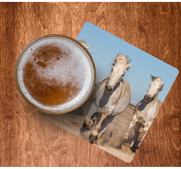 現代のコースターを走る3頭の馬 - TENSTICKERS