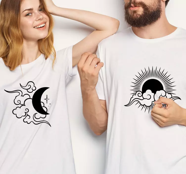 月、太陽、雲のカップルのtシャツ - TENSTICKERS